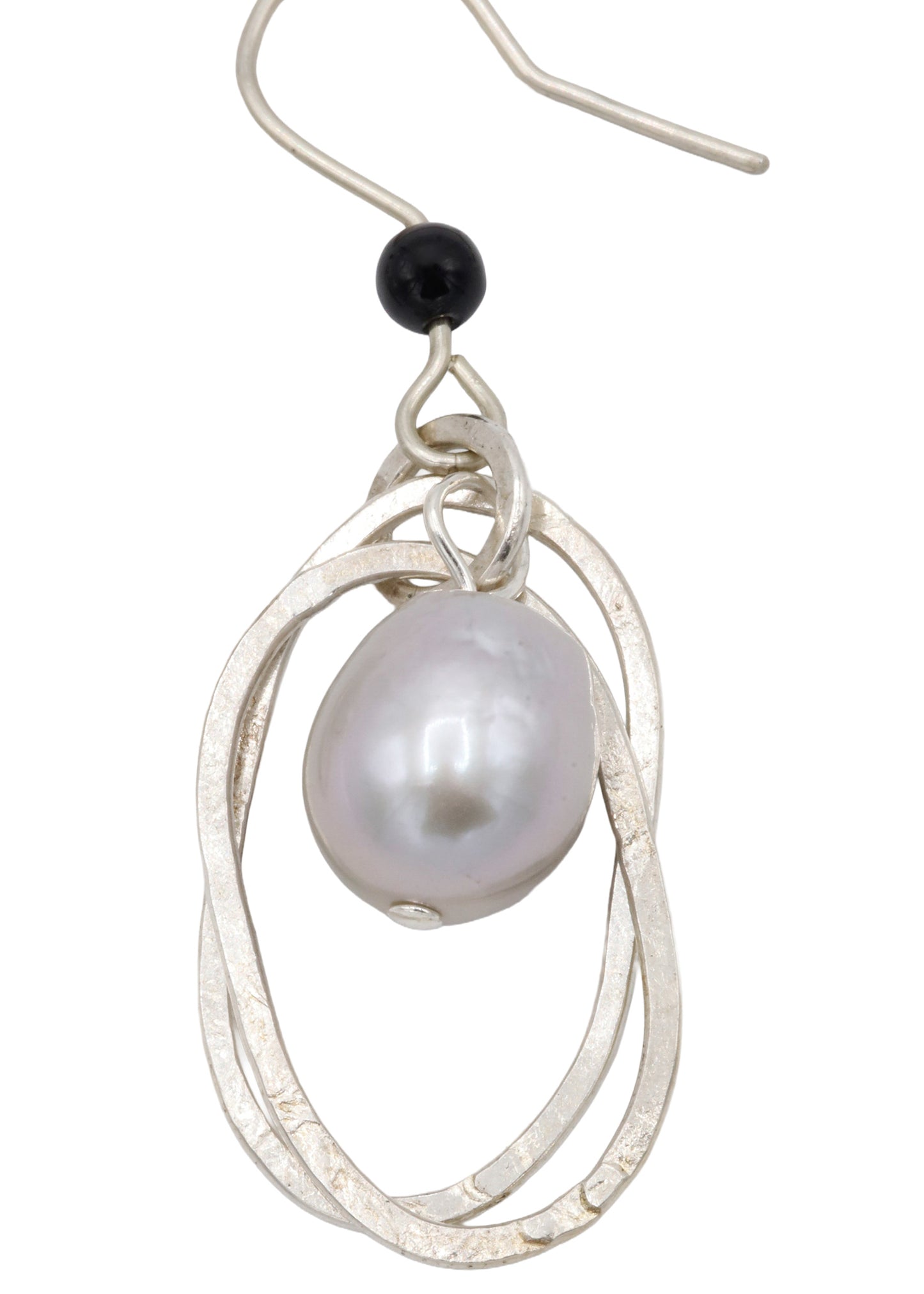 Pearl hammered chain earrings