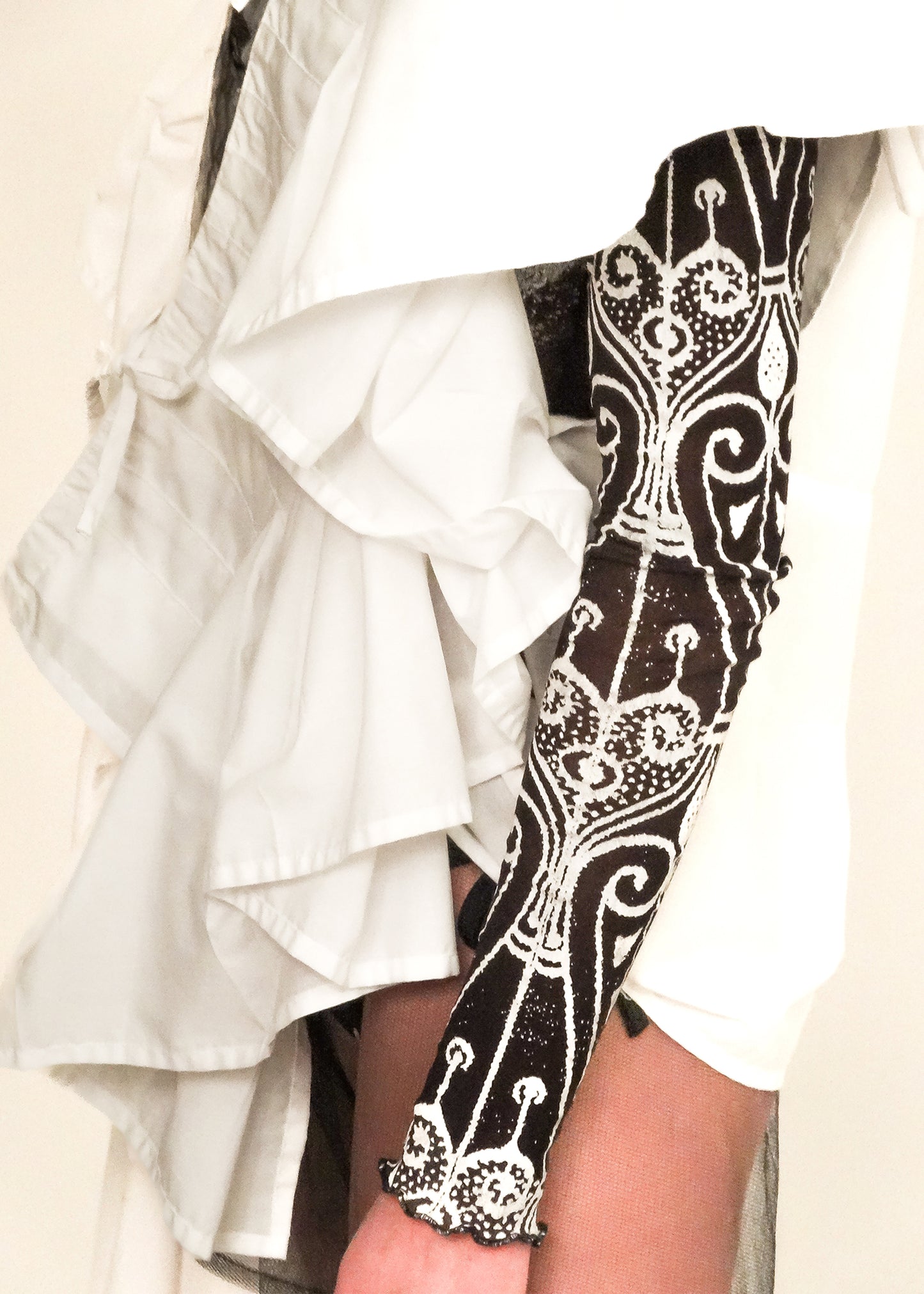 Earthling print long sleeve mesh top- black/ white