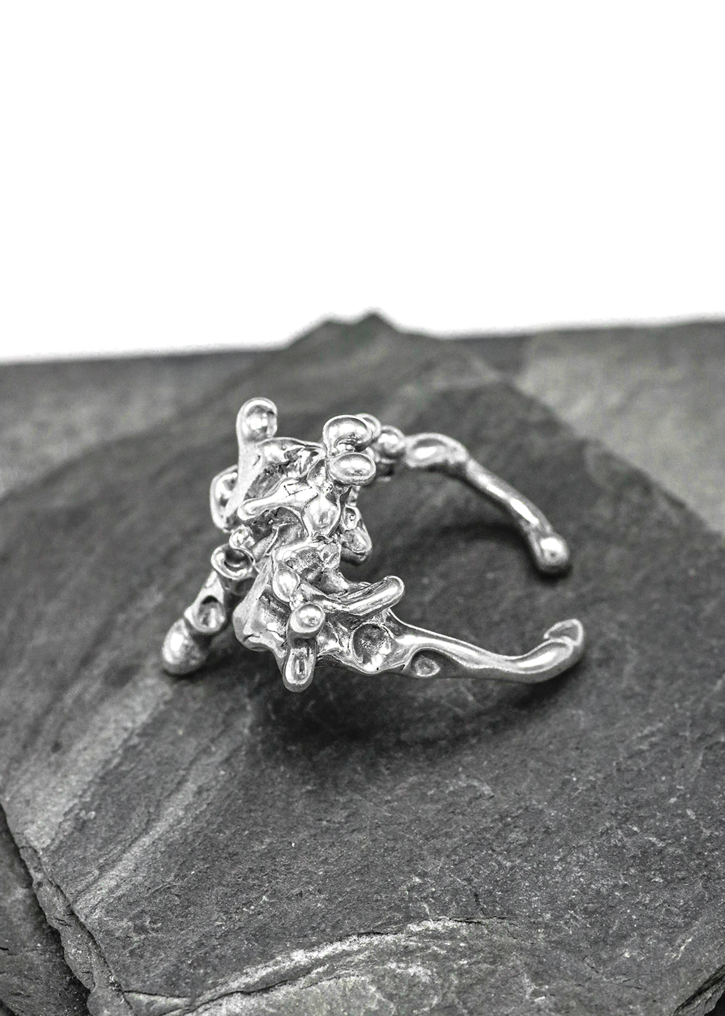 Clove Design Molten dragonfly ring