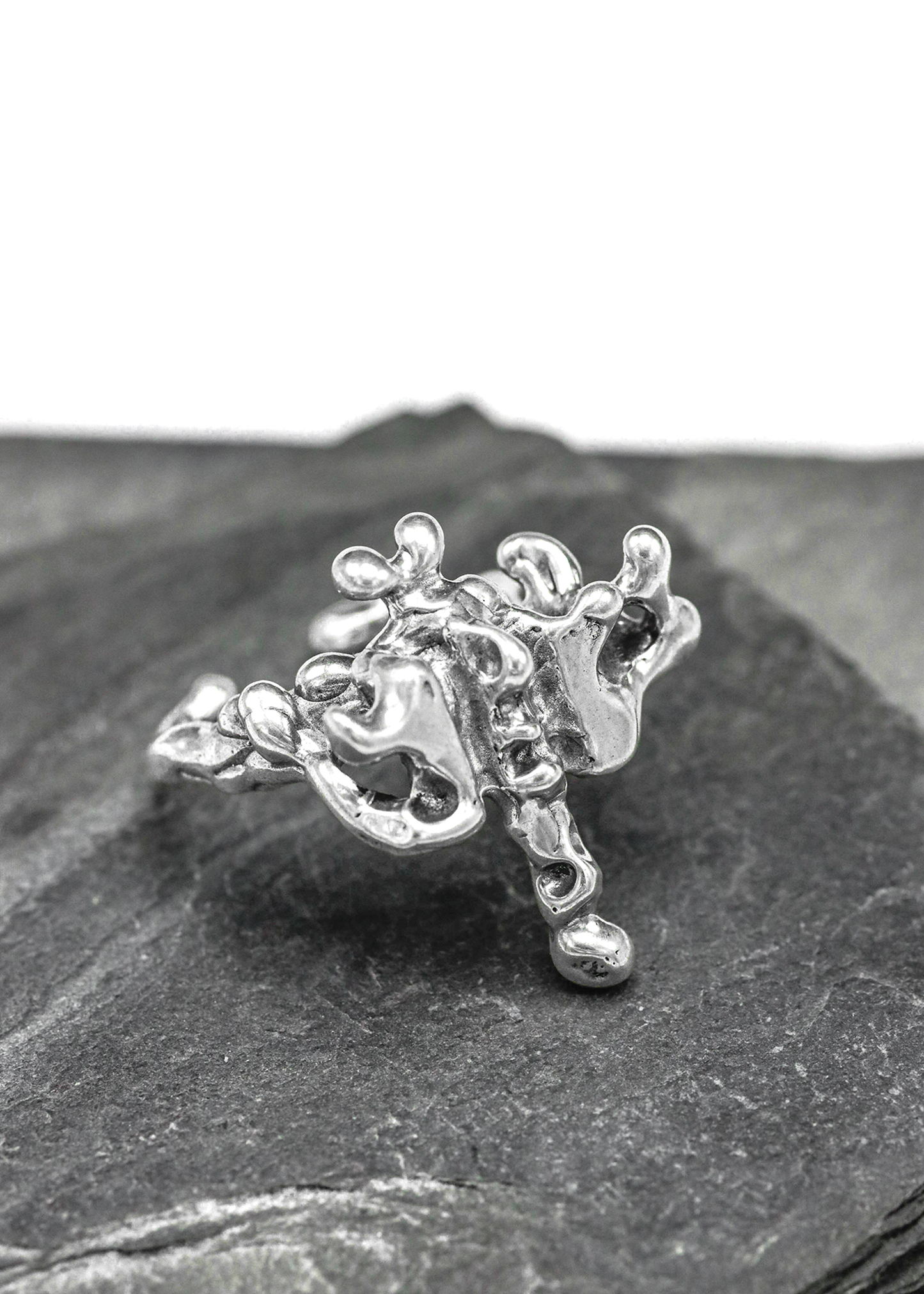 Clove Design Molten dragonfly ring