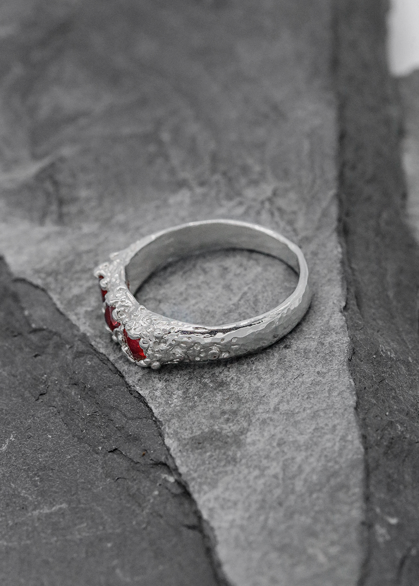 Billy Tooth Rojo ring Bizarre Bazaar