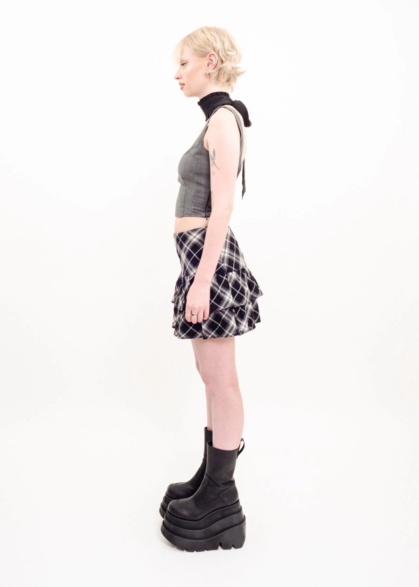 Depth of Scye Ruffle Choker- black
