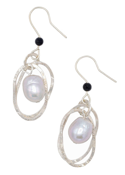 Pearl hammered chain earrings