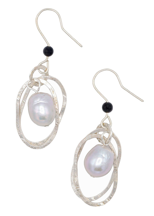 Pearl hammered chain earrings