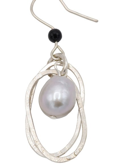Pearl hammered chain earrings