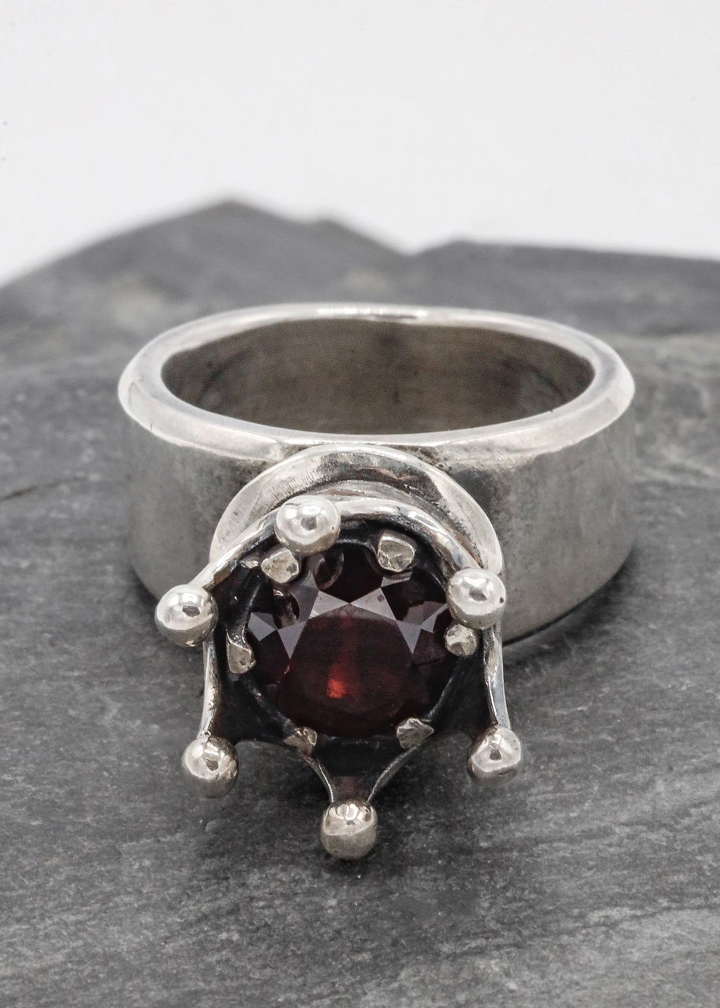 Red Queen ring