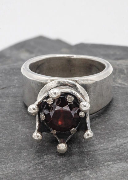 Red Queen ring