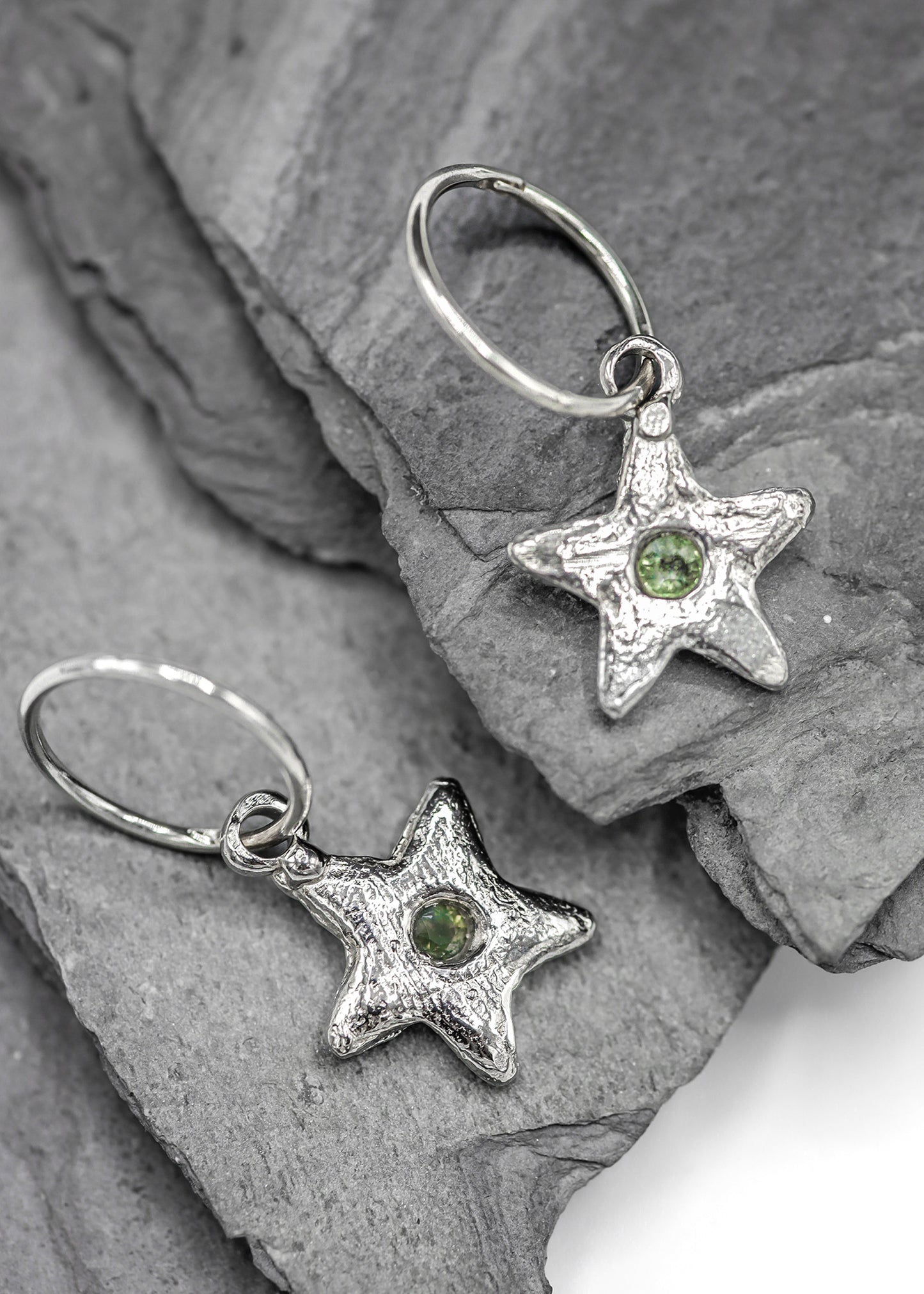 Klewless Star sleeper earrings- green