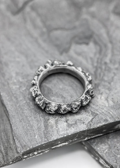 Mini band of skulls ring