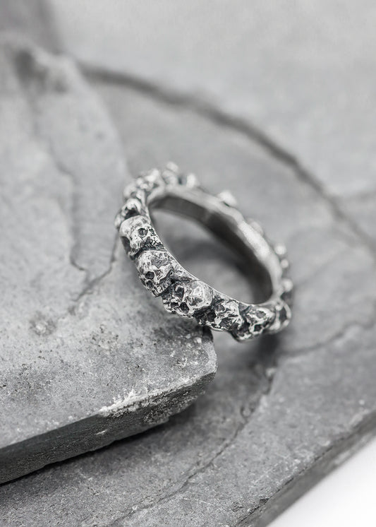 Mini band of skulls ring