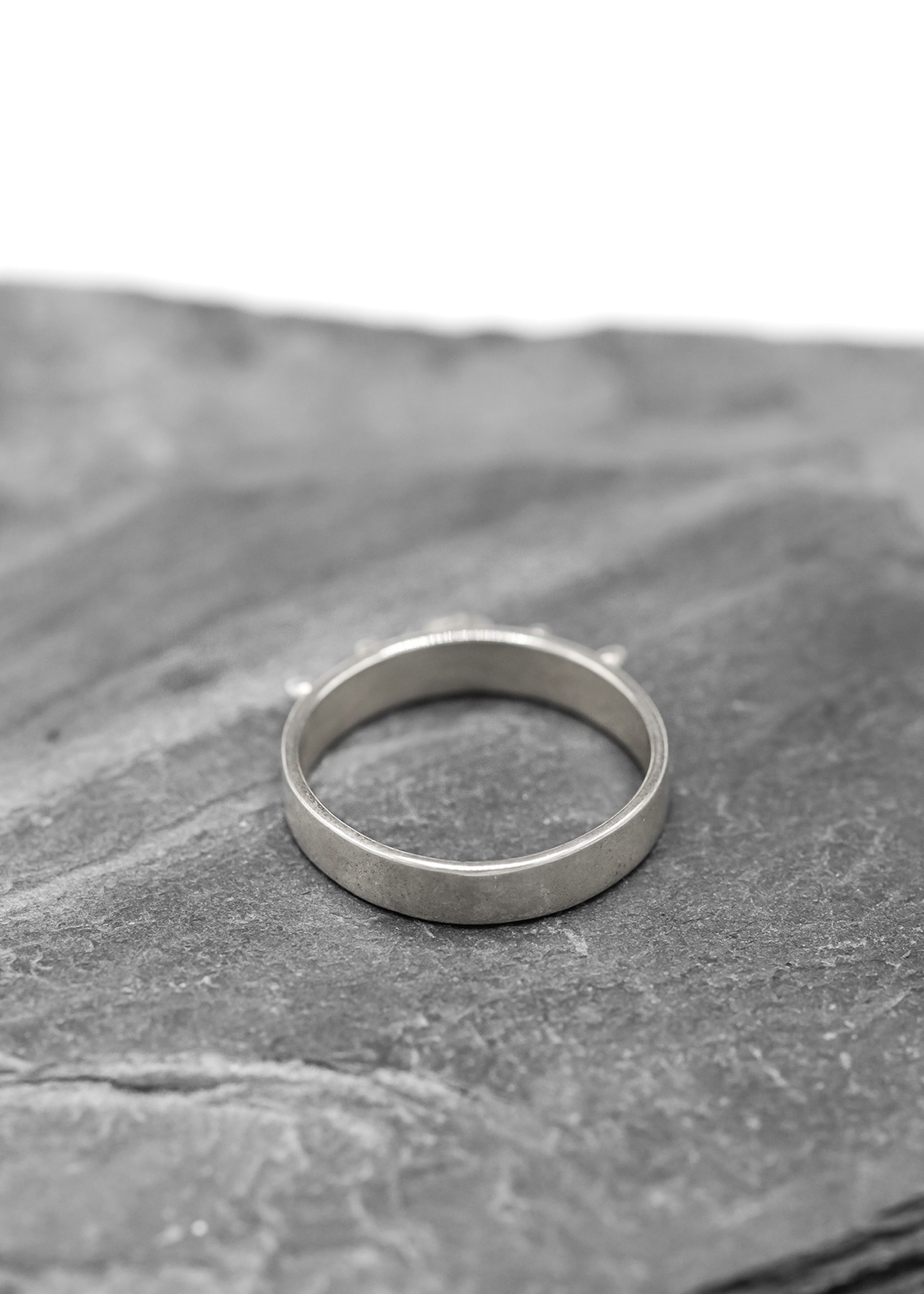 Spiked collar ring
