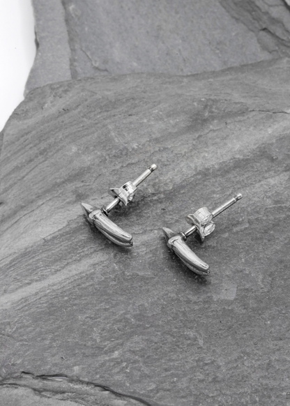 Mink teeth stud earrings