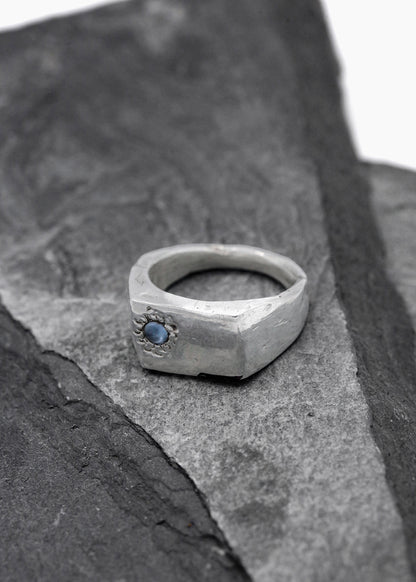 Chatoyant ring