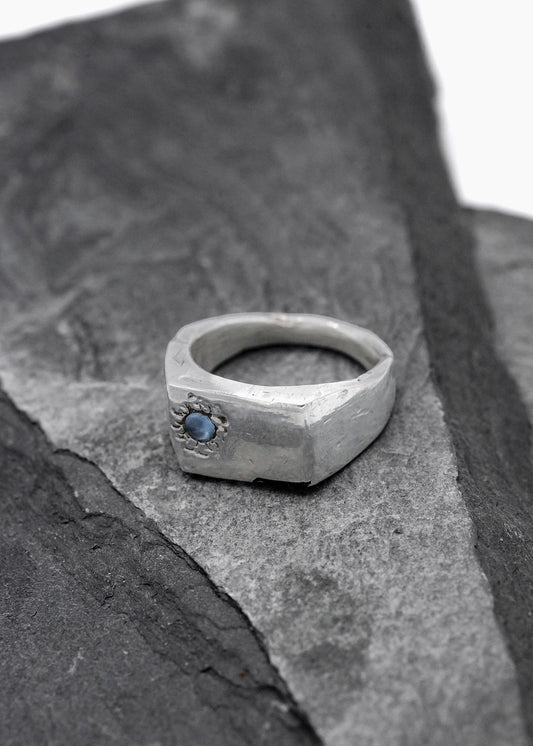 Chatoyant ring