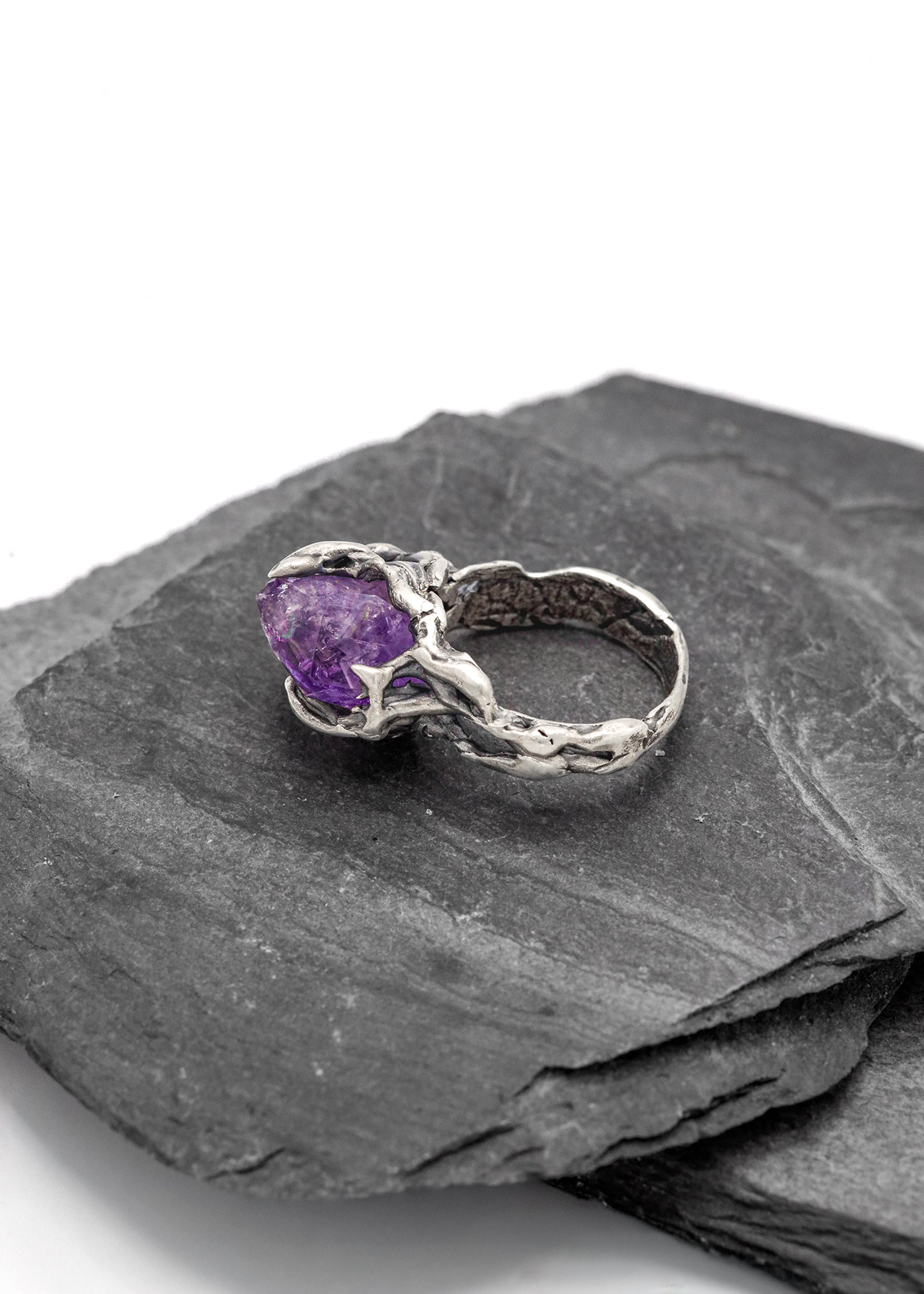 Taika Amethyst ring Bizarre Bazaar