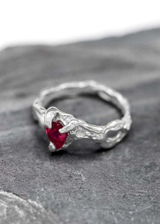 Venom Gemz Crimson Peak ring