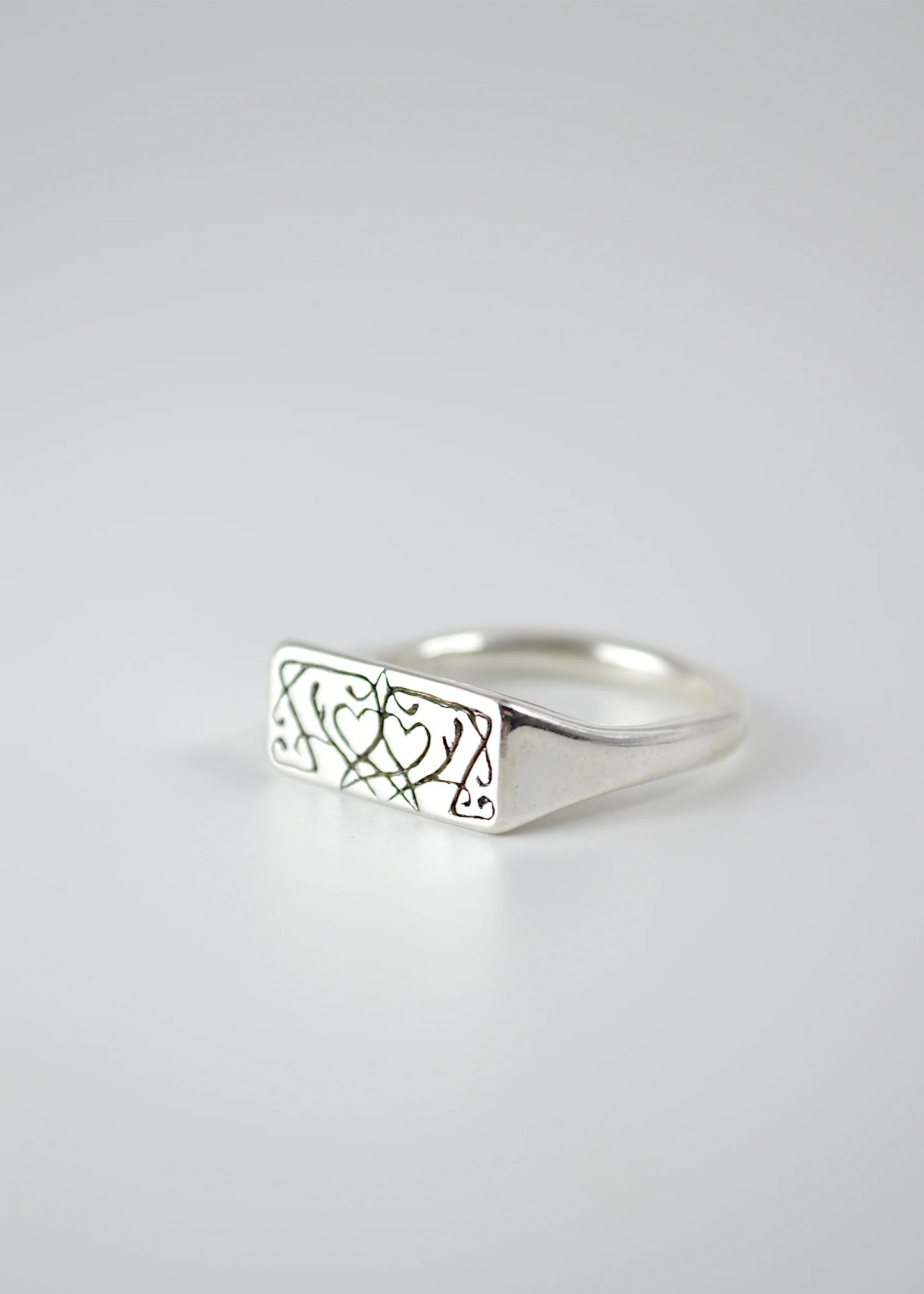 M.V.H Jewellery Heart Nouveau etched signet ring