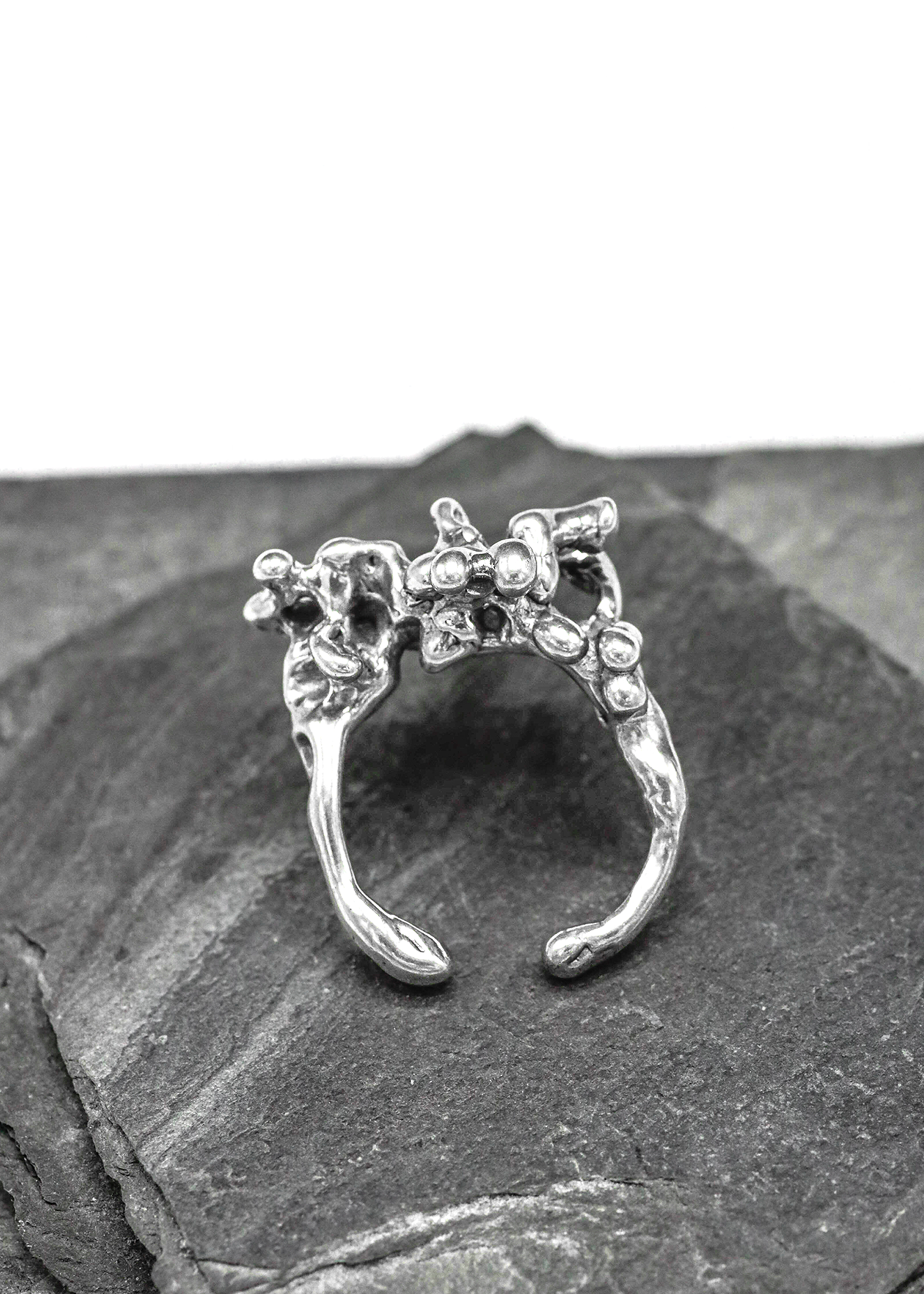Clove Design Molten dragonfly ring