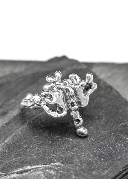 Clove Design Molten dragonfly ring