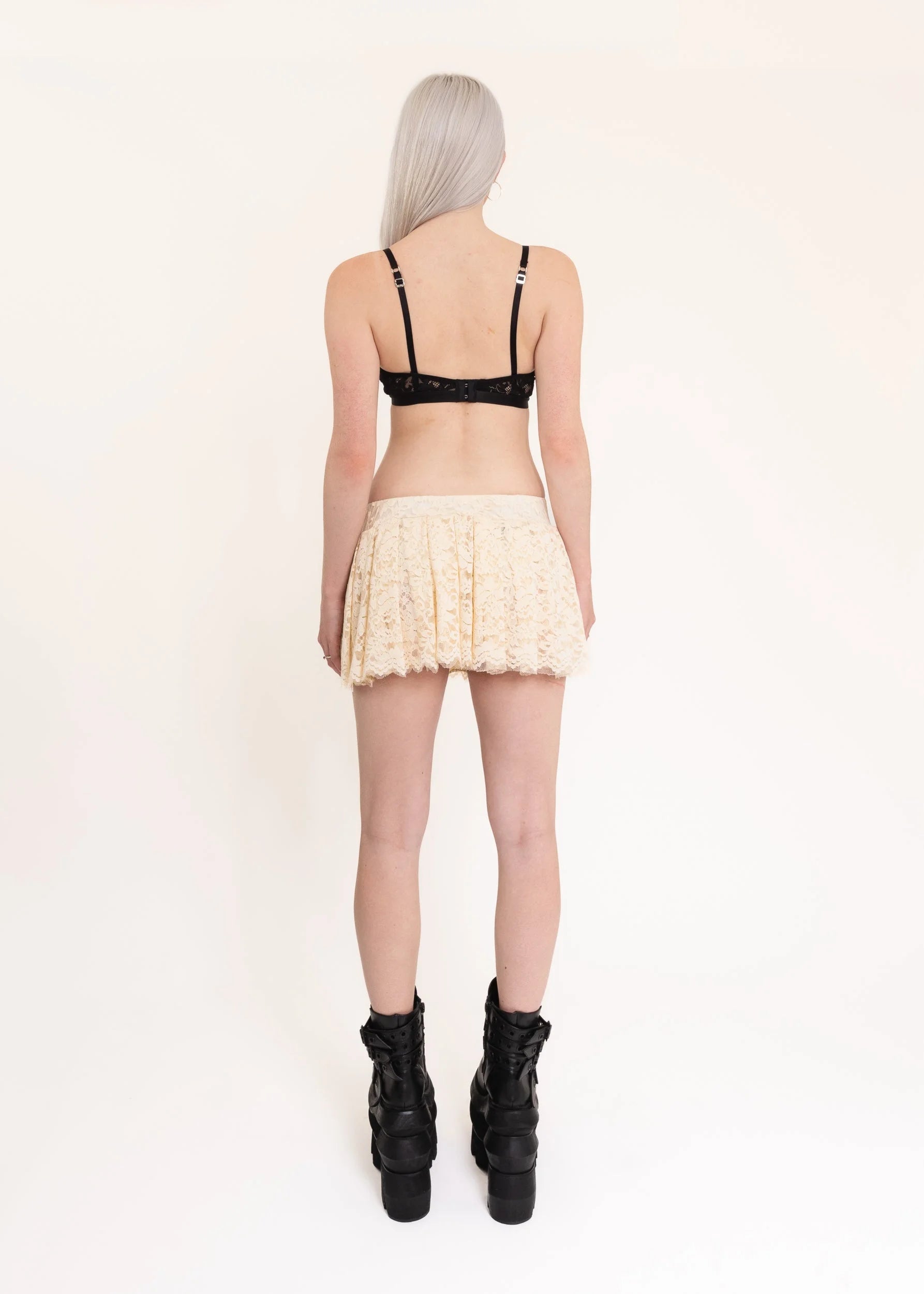 Sleeping Profit Pleated lace mini skirt