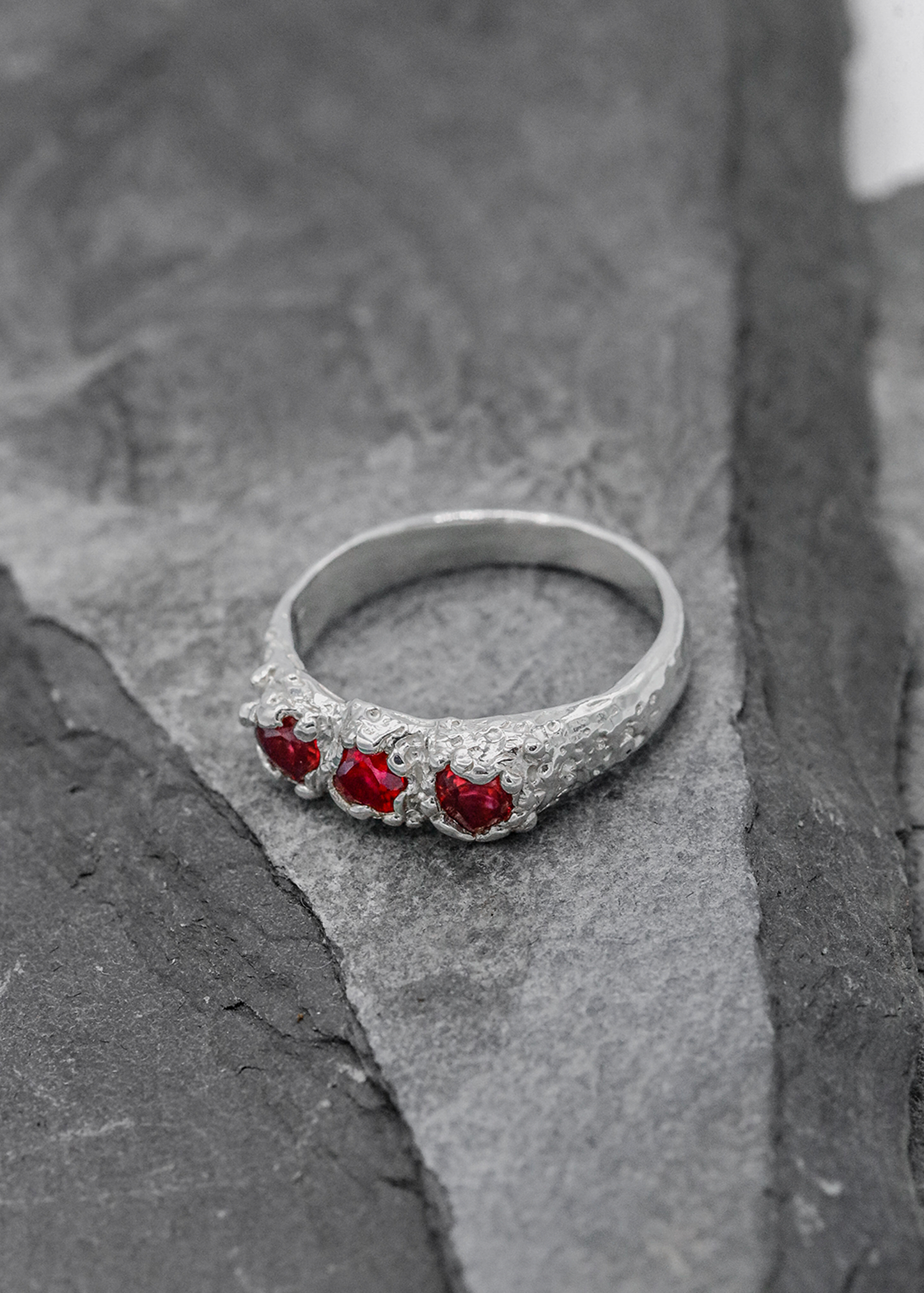 Billy Tooth Rojo ring Bizarre Bazaar