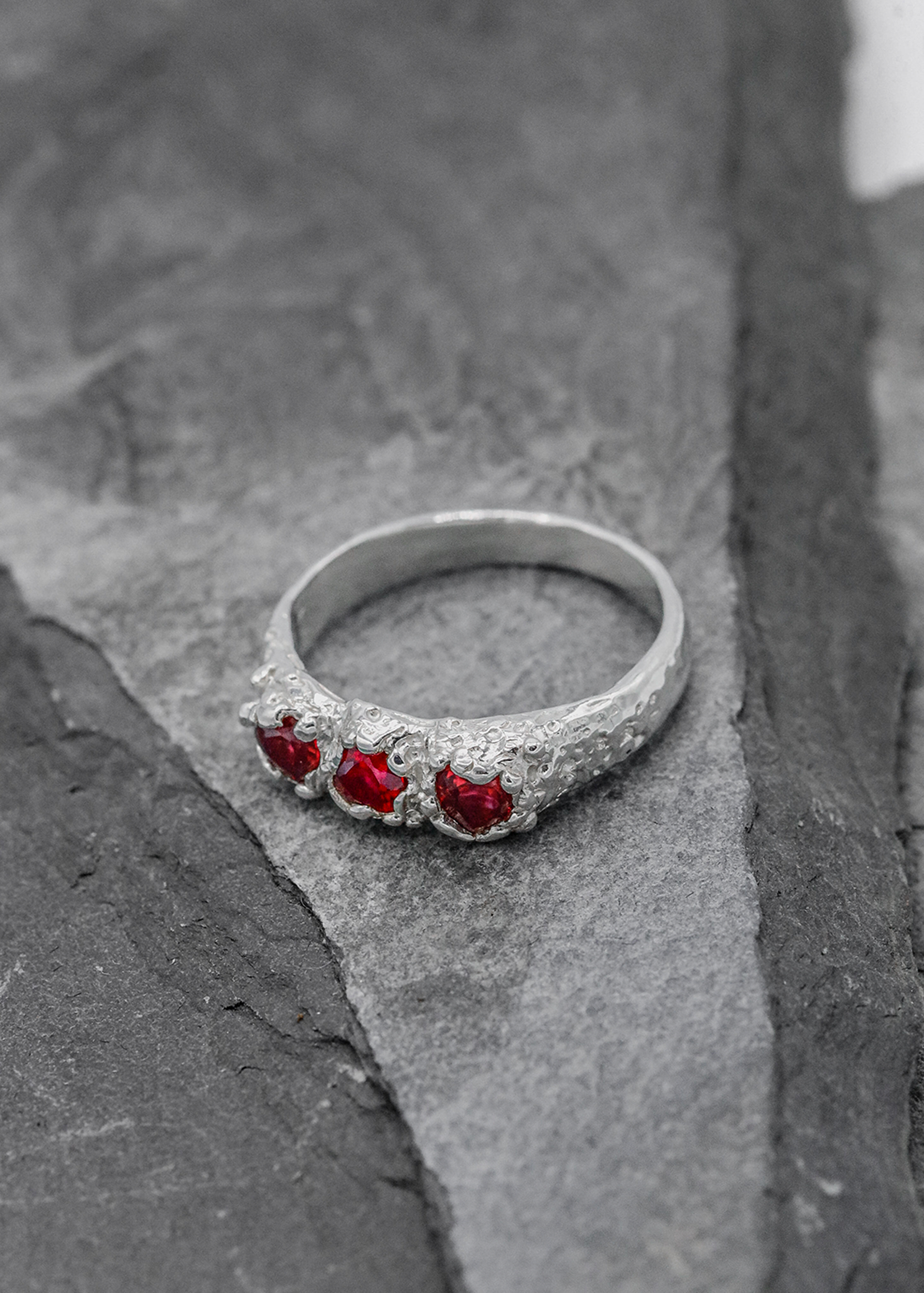 Billy Tooth Rojo ring Bizarre Bazaar