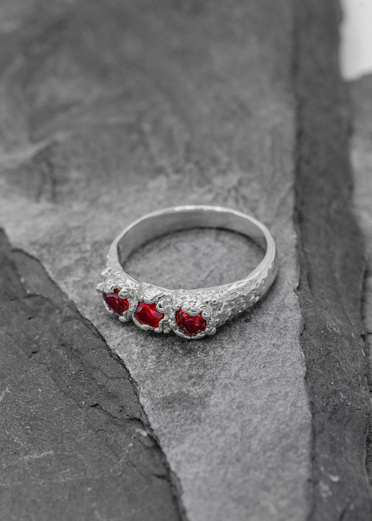 Billy Tooth Rojo ring Bizarre Bazaar